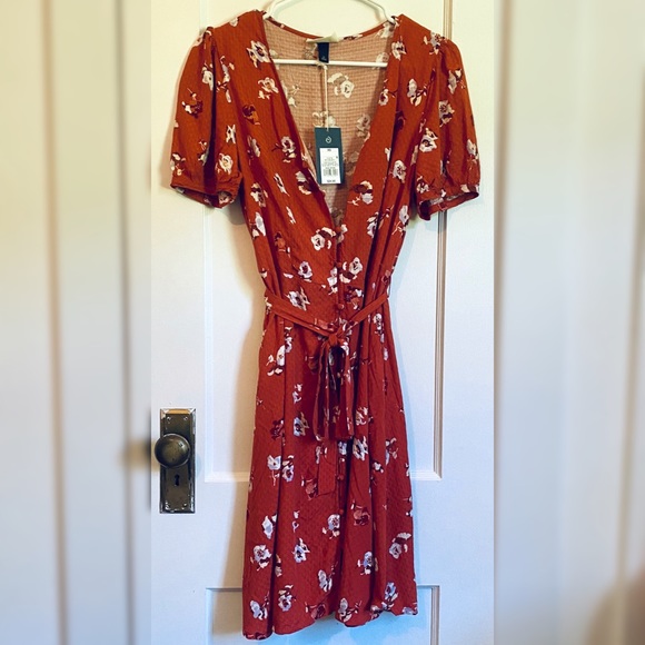 NWT floral print short sleeve v-neck dress - Picture 1 of 9